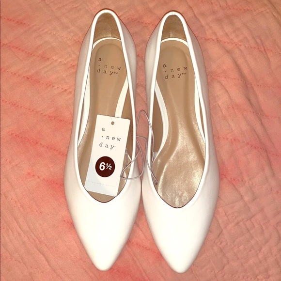 Beautiful White Flats - Picture 1 of 3
